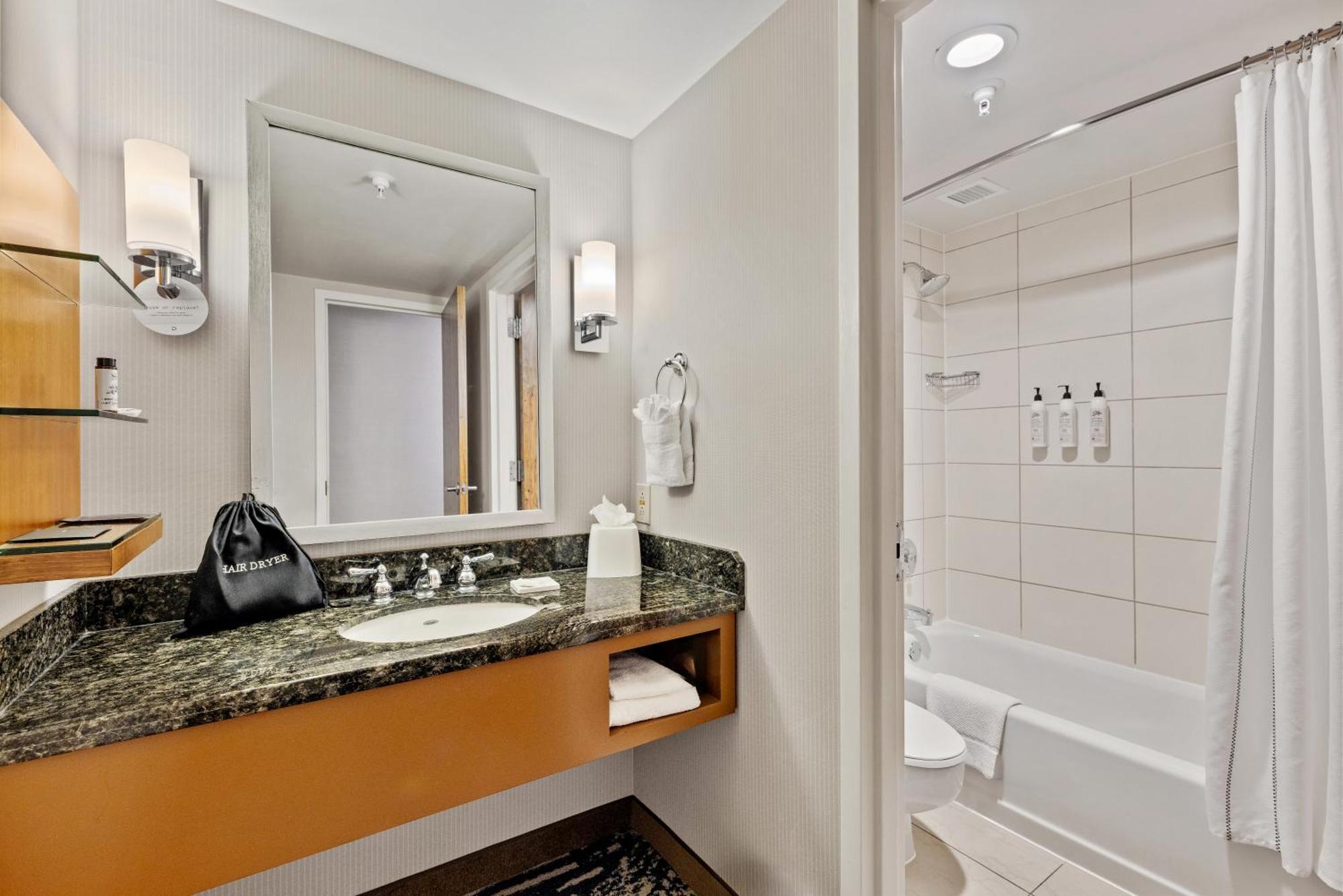 Delta Hotels By Marriott Mount Pleasant Racine Extérieur photo